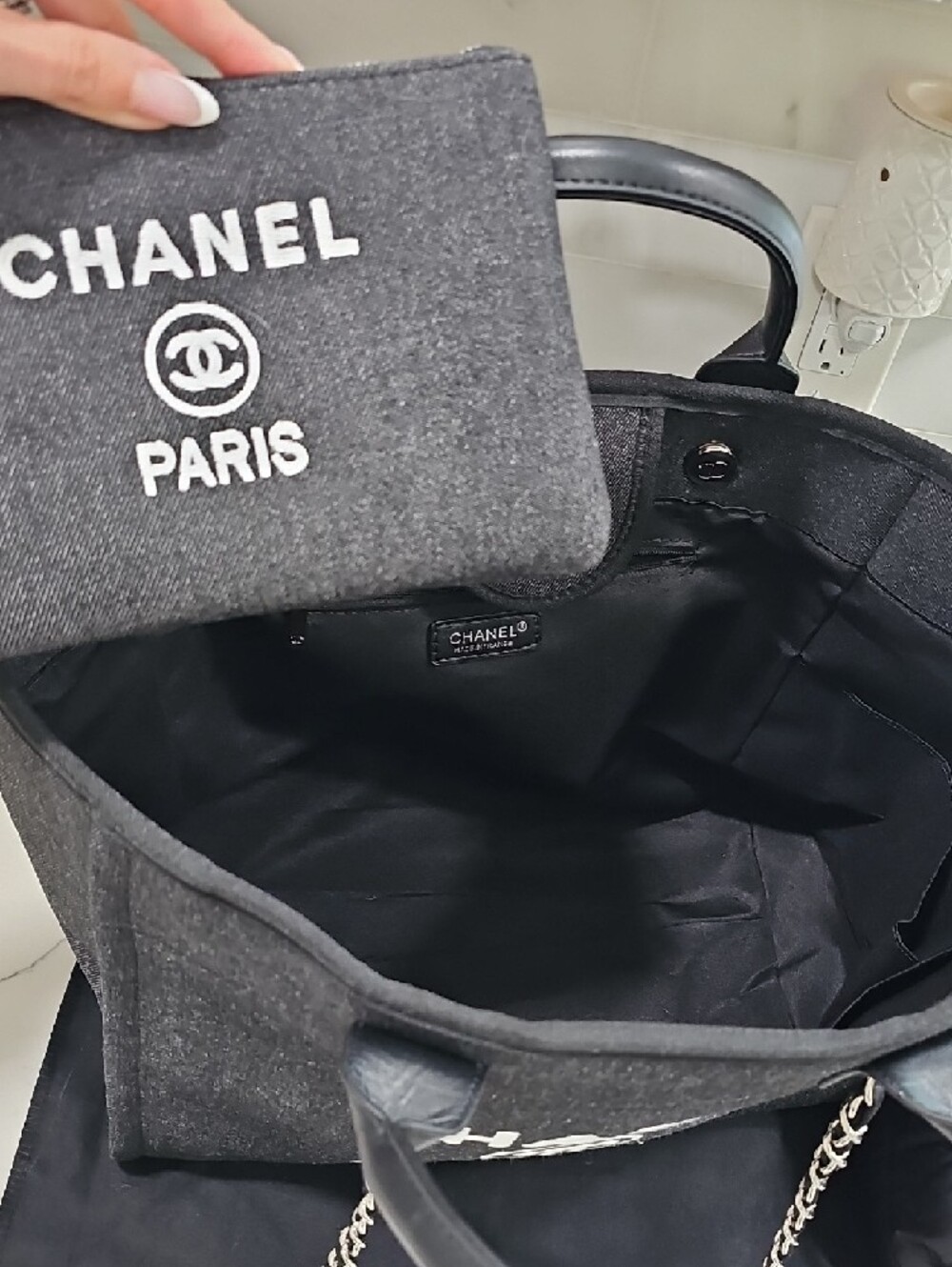 Cc Fashion Tote - Picture 9 of 10
